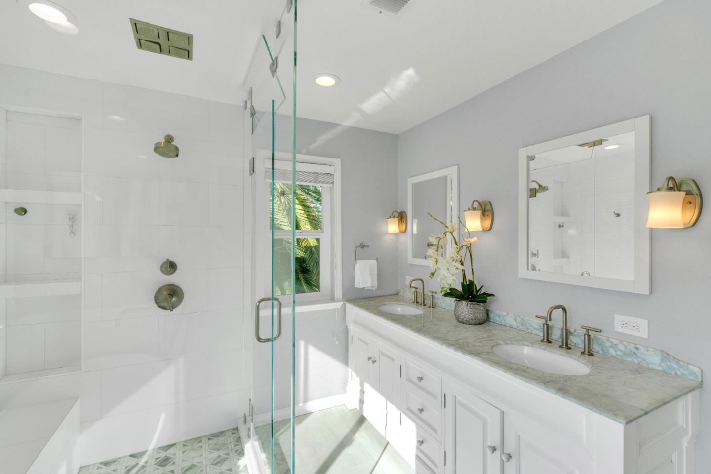 225 La Agua Court