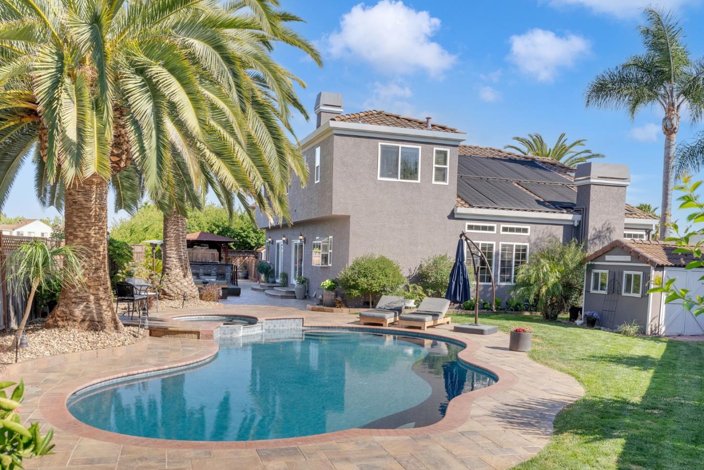 225 La Agua Court