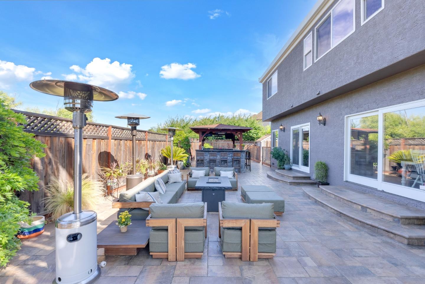 225 La Agua Court