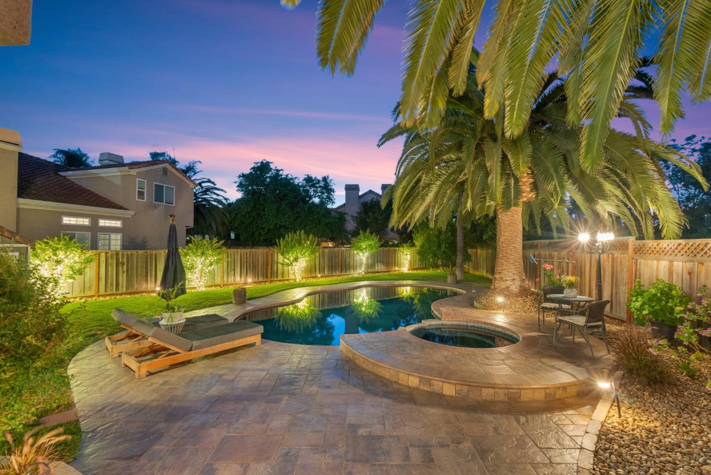 225 La Agua Court