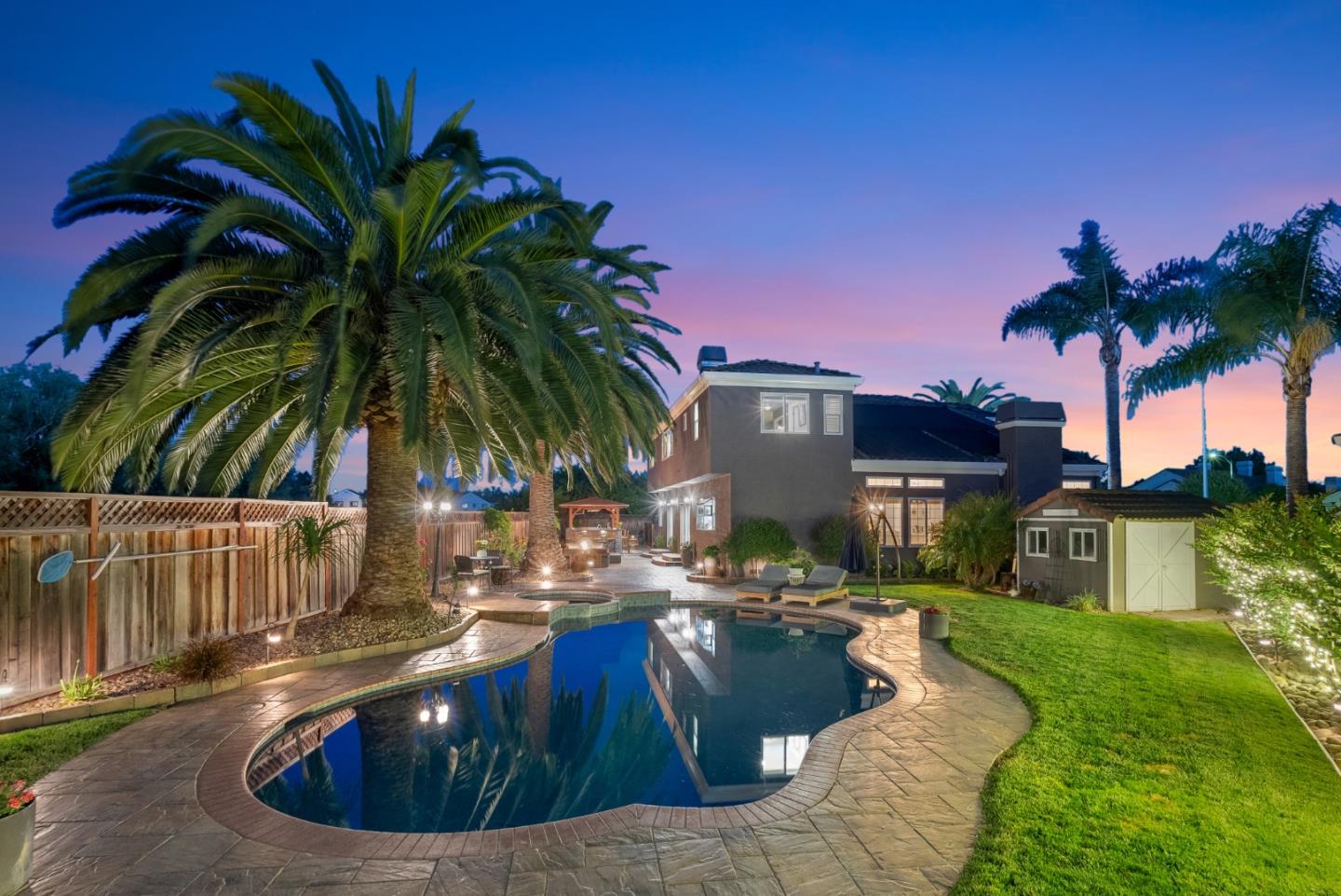 225 La Agua Court