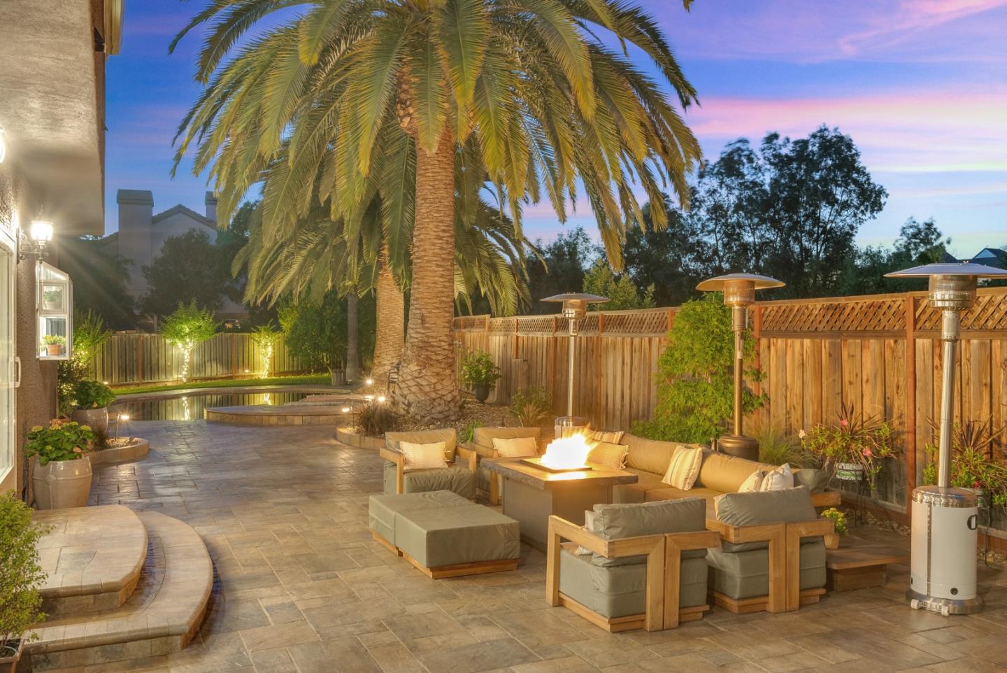 225 La Agua Court