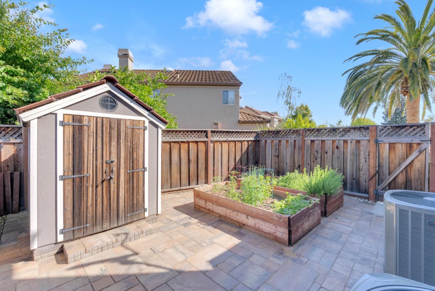 225 La Agua Court