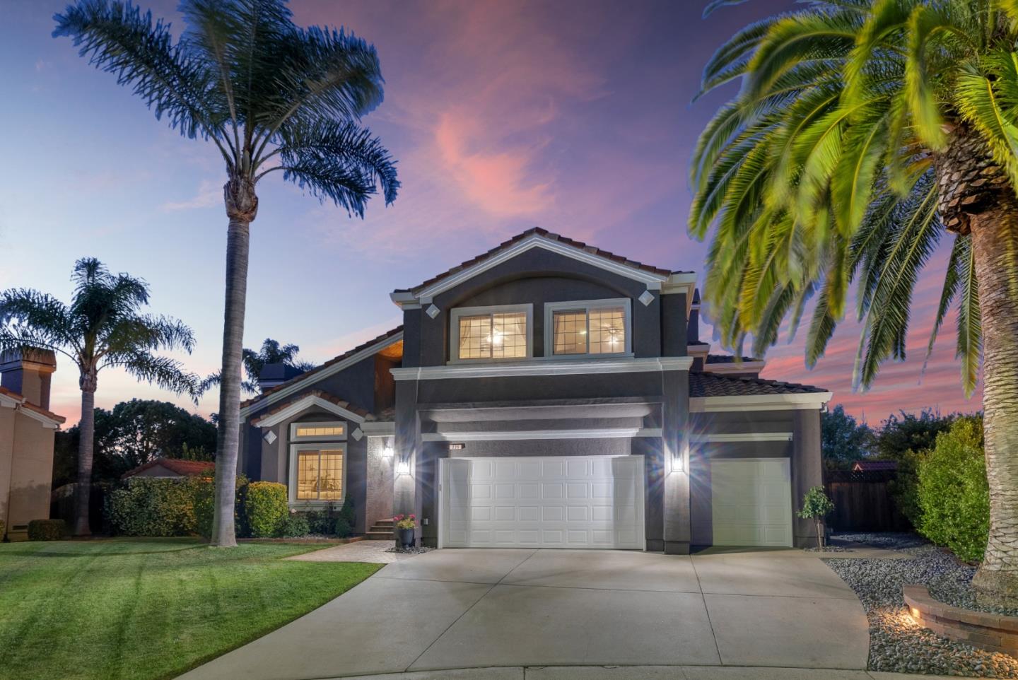 225 La Agua Court