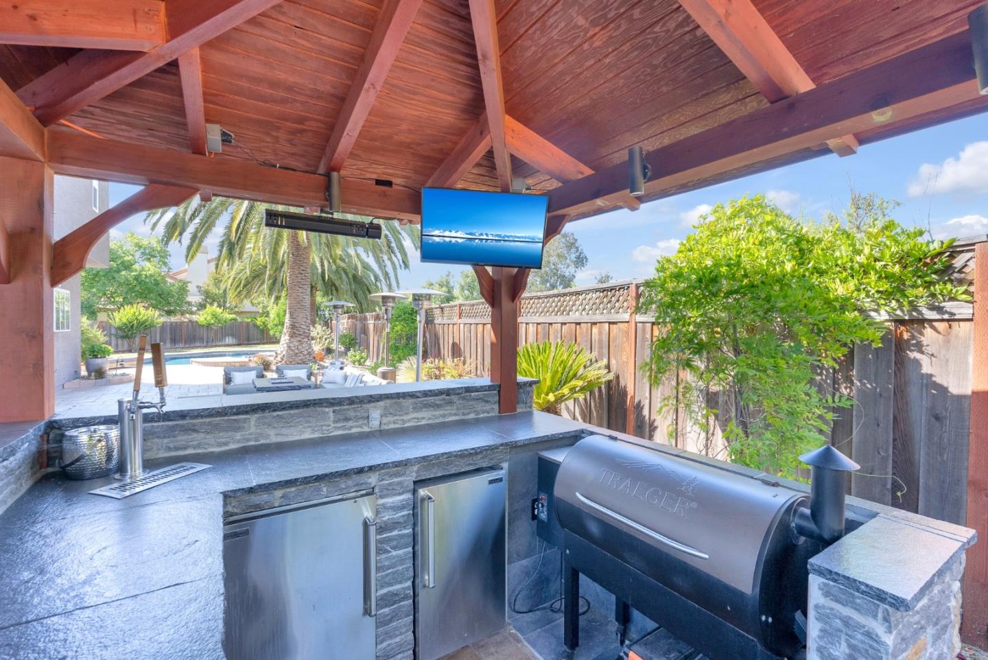 225 La Agua Court