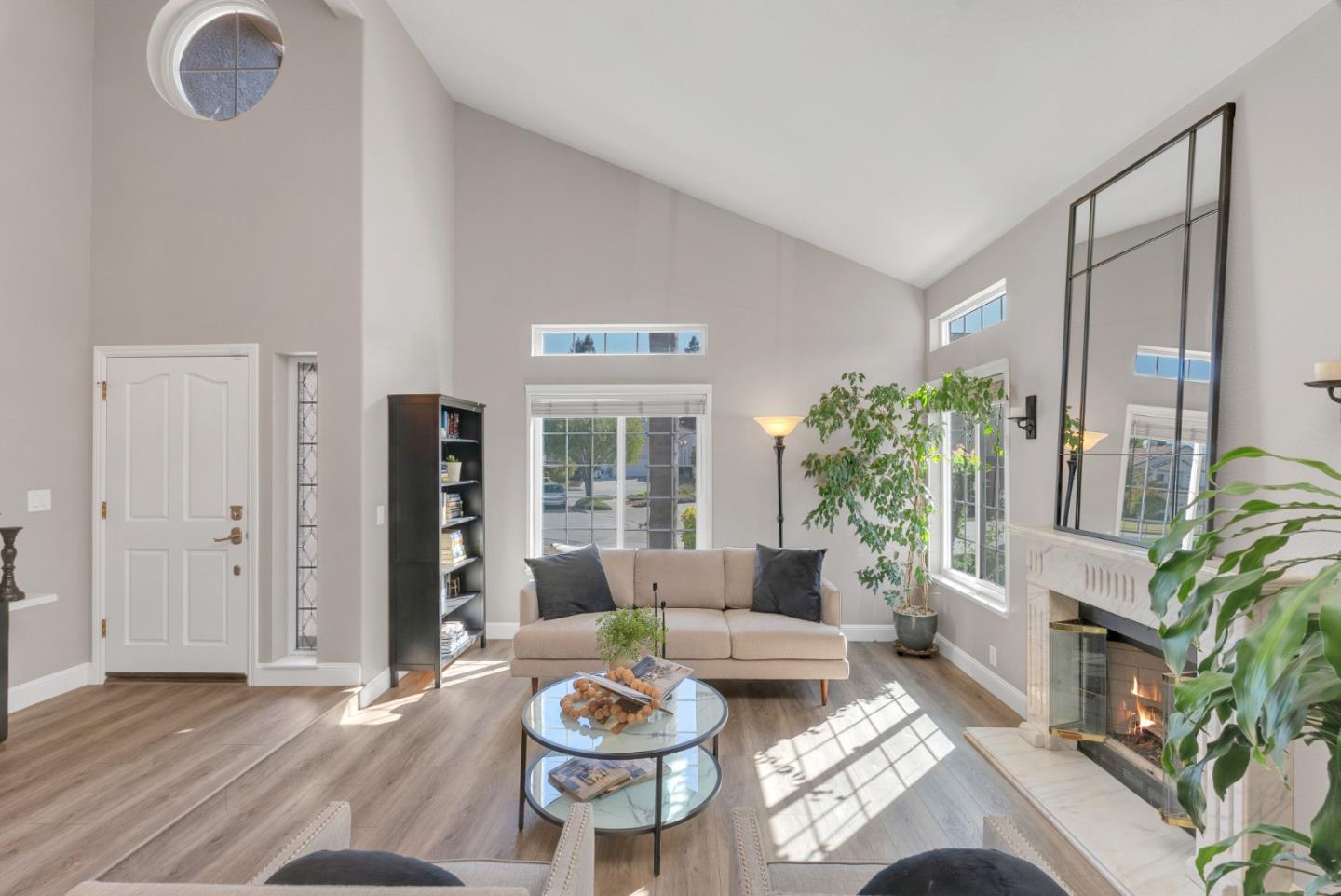 225 La Agua Court