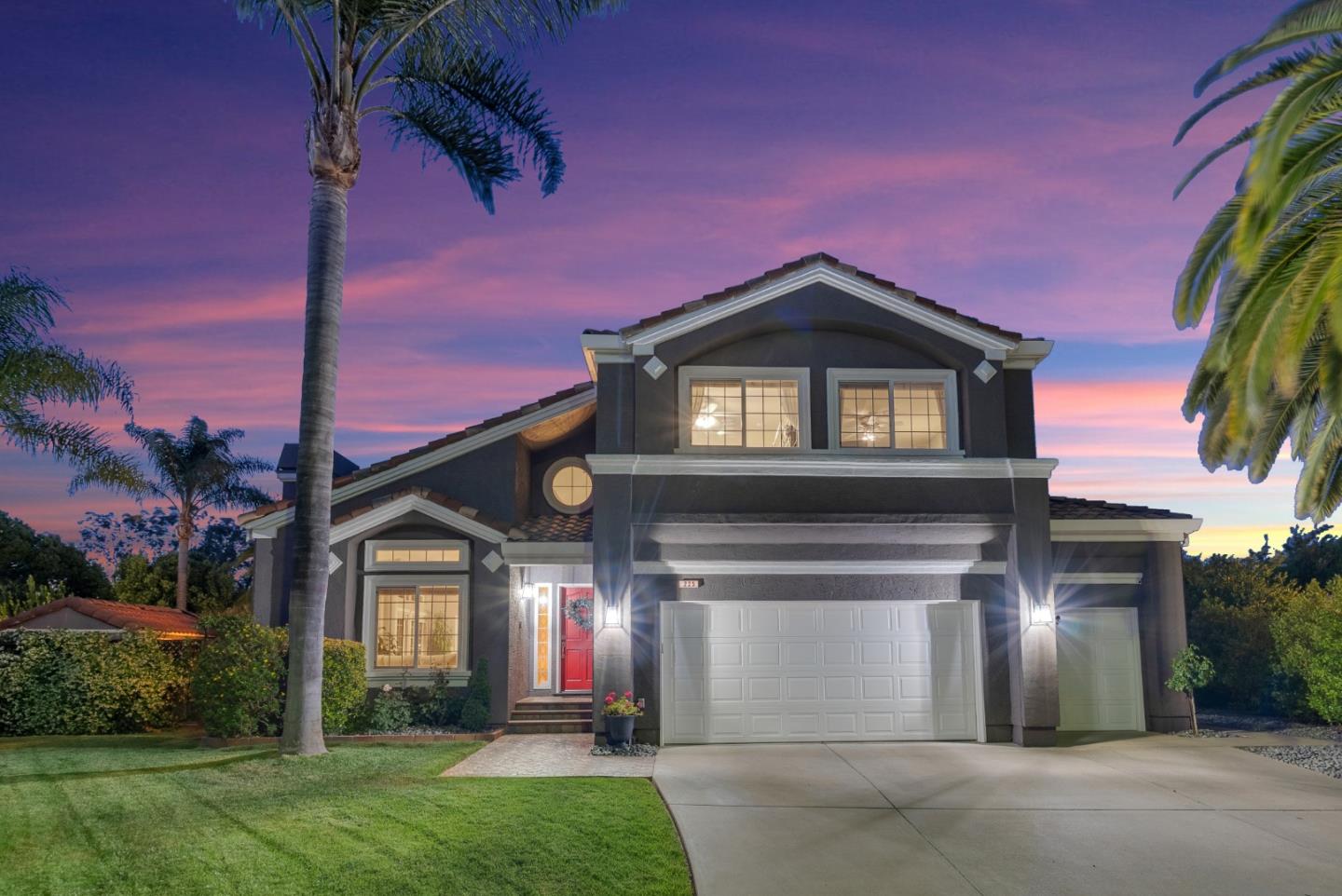 225 La Agua Court