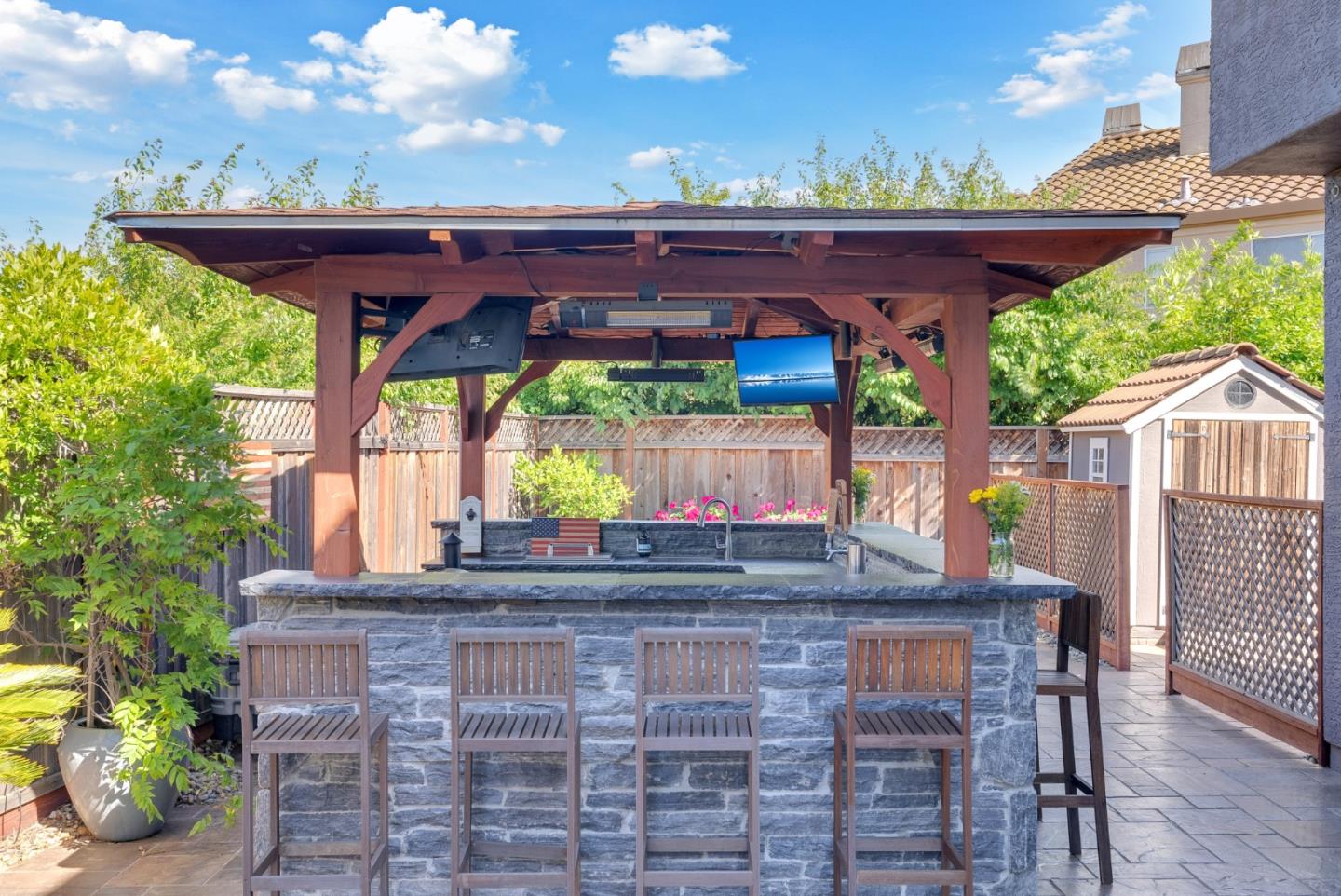 225 La Agua Court