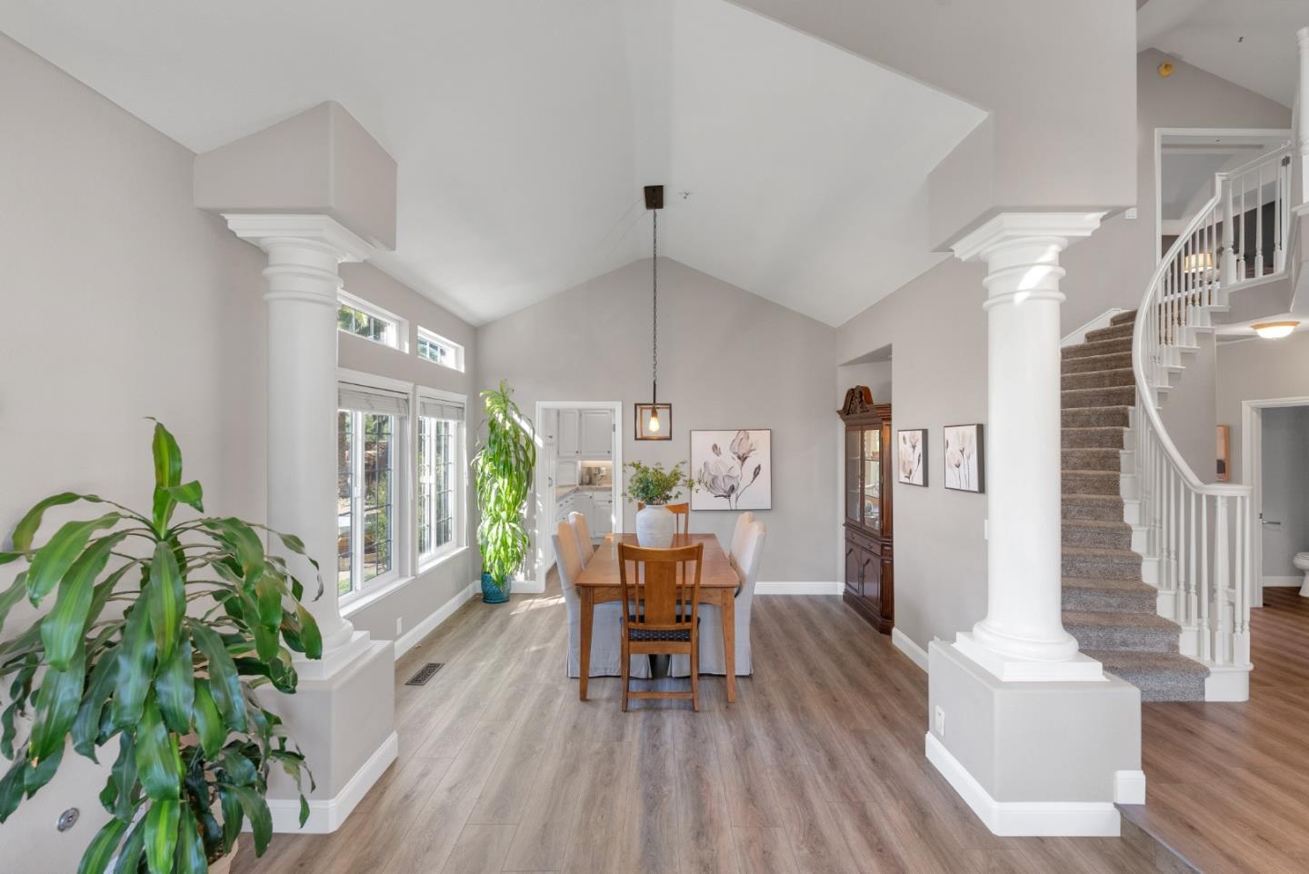 225 La Agua Court