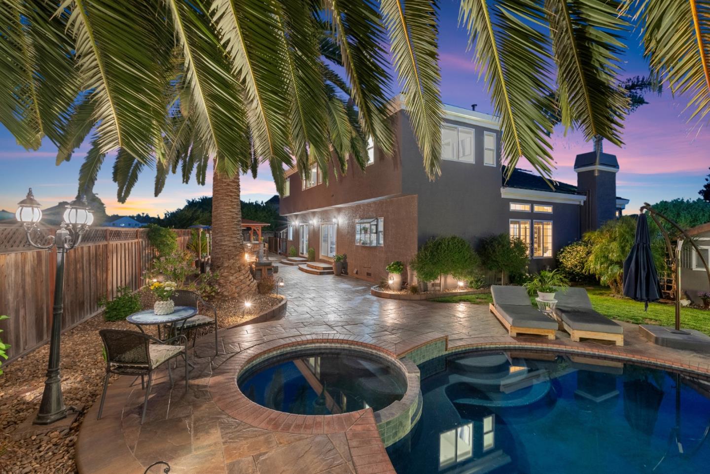 225 La Agua Court