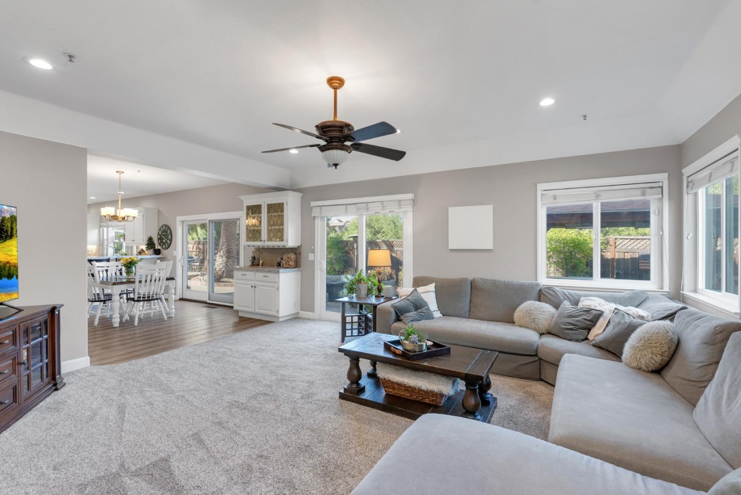 225 La Agua Court