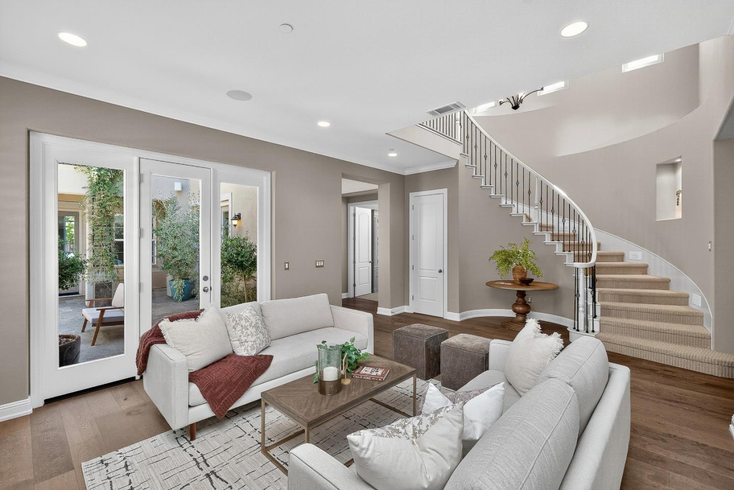 1730 Ventura Drive