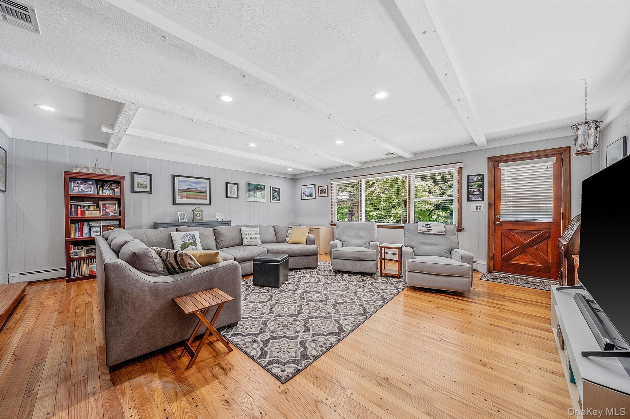 12 Knoll Crest