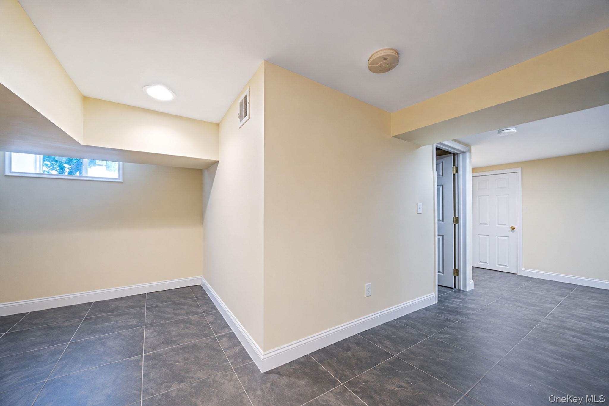 12 Knoll Crest
