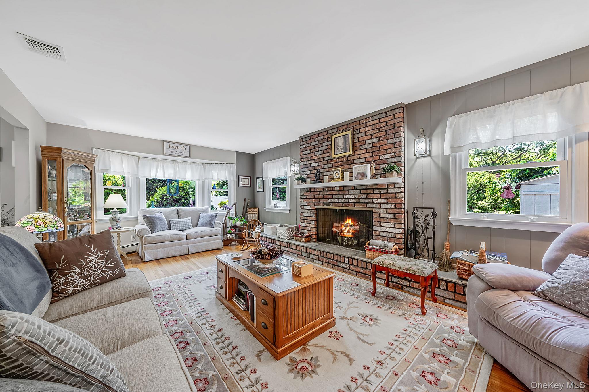 12 Knoll Crest