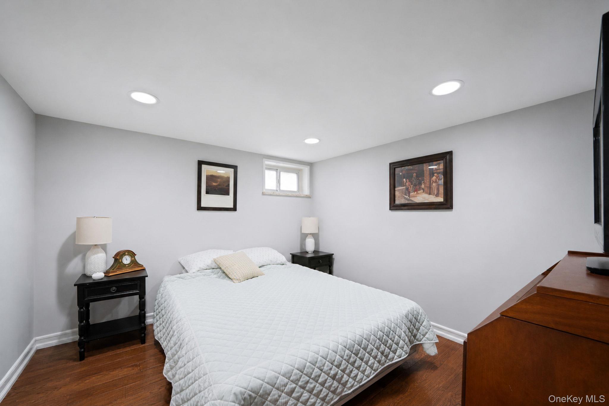 12 Knoll Crest
