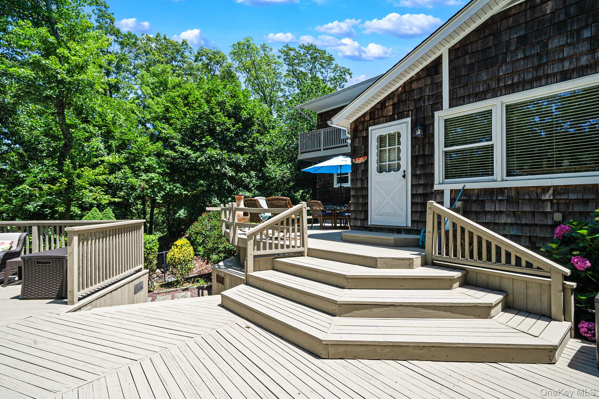 12 Knoll Crest