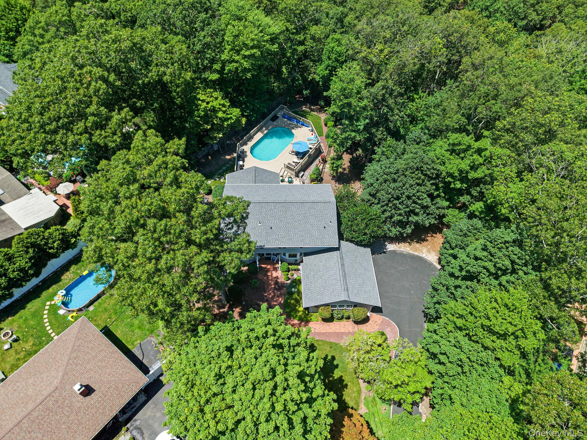 12 Knoll Crest