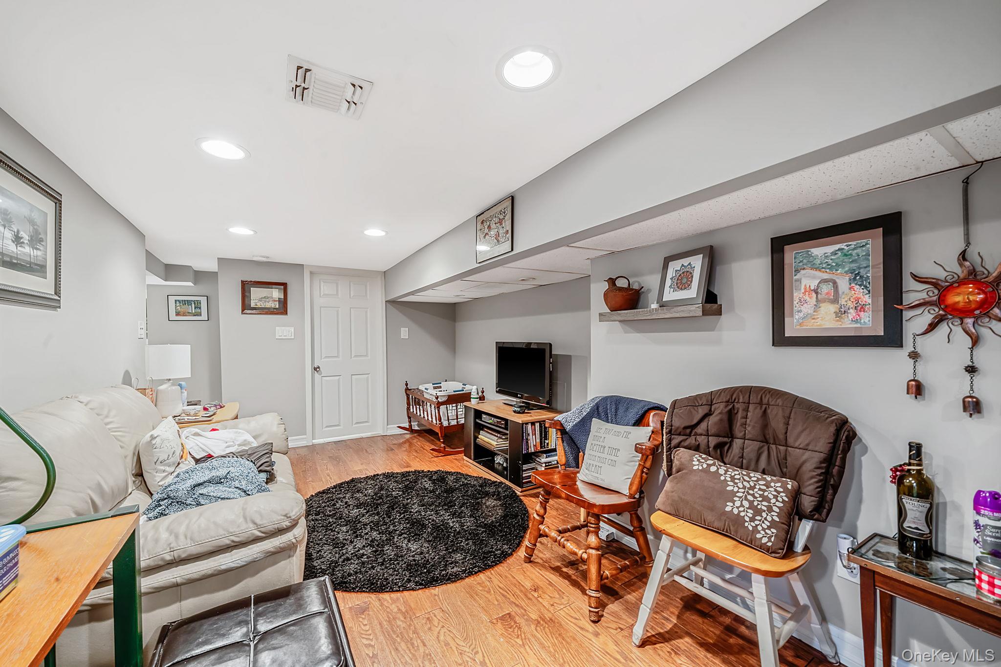 12 Knoll Crest