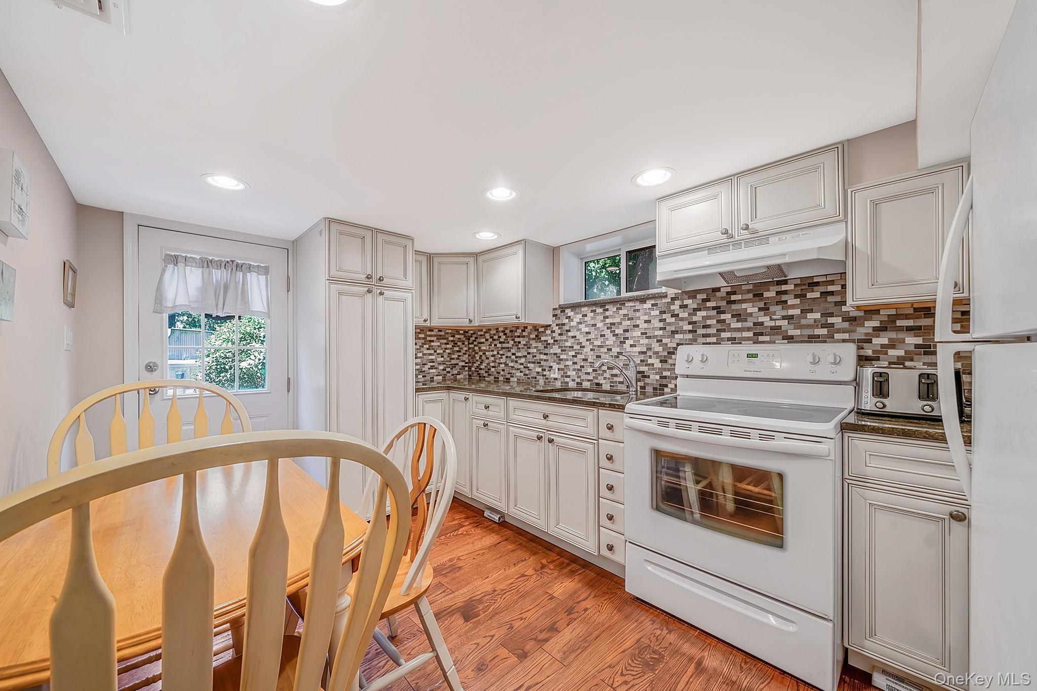 12 Knoll Crest