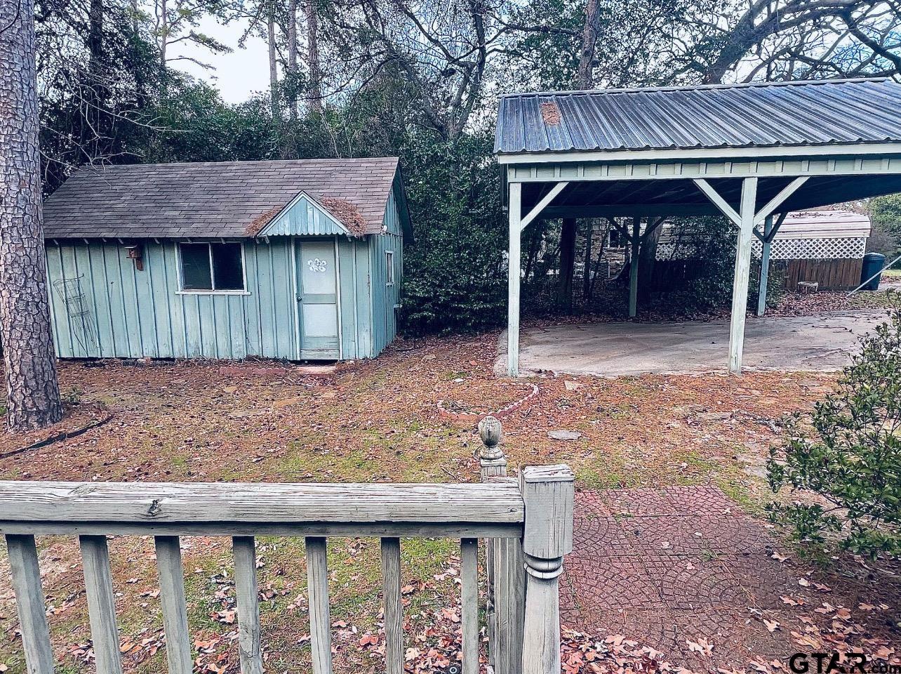 318 Lakeview Dr
