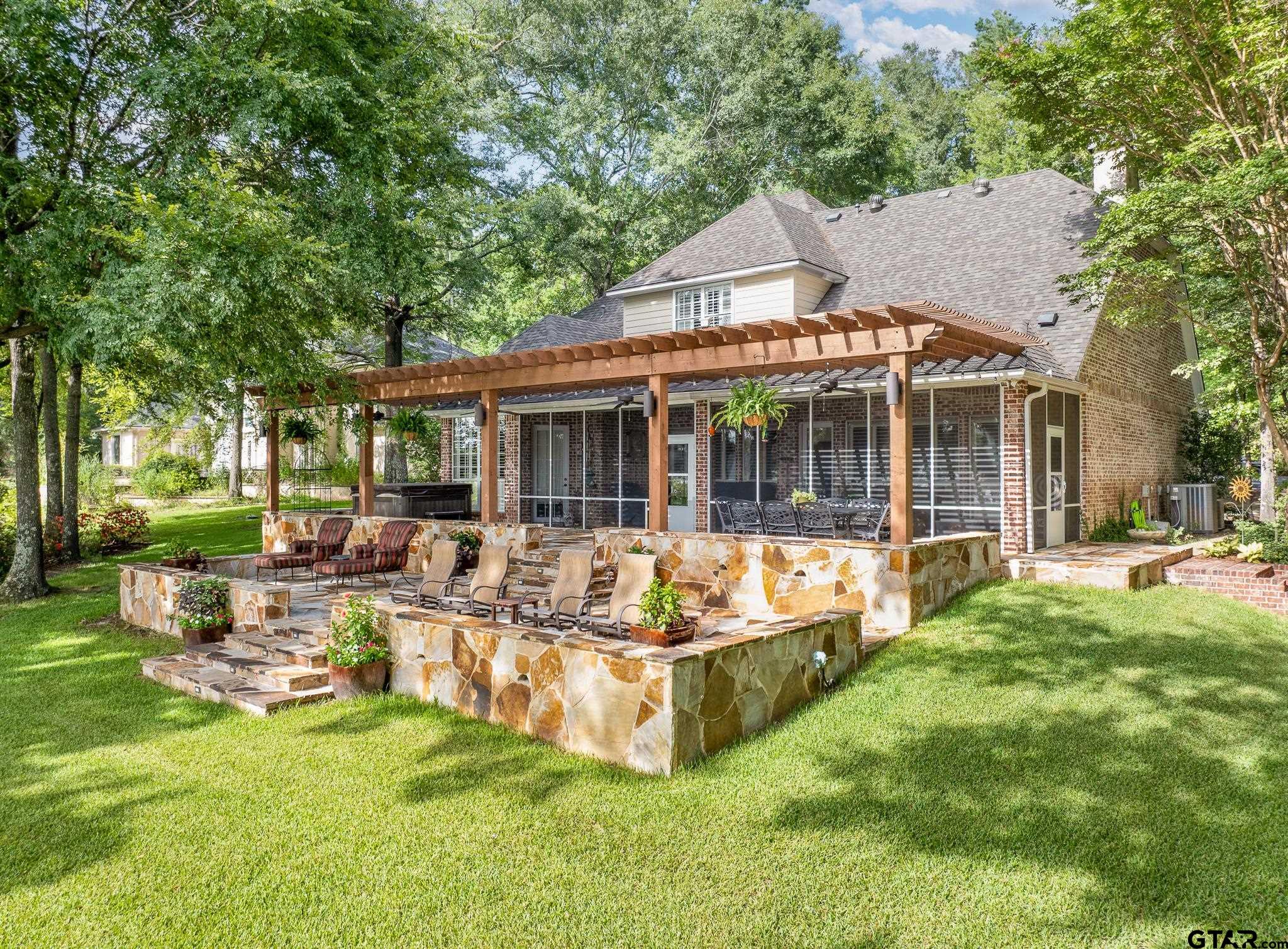 15198 E Ridge