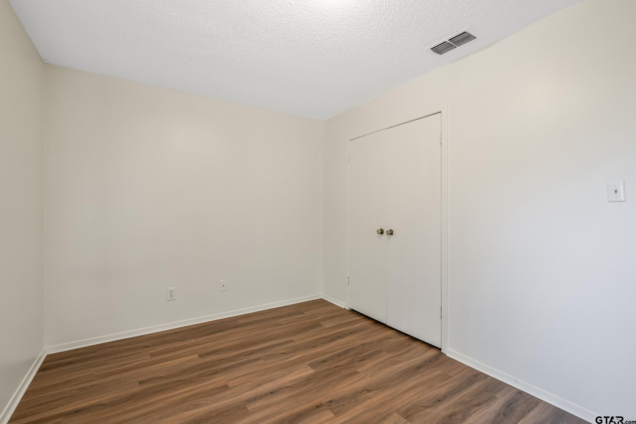 7104/7106 Richfield Dr