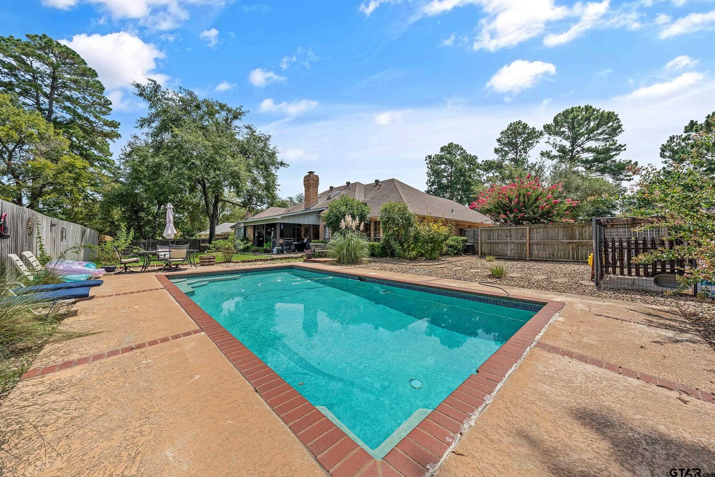 1640 Tall Timber Dr