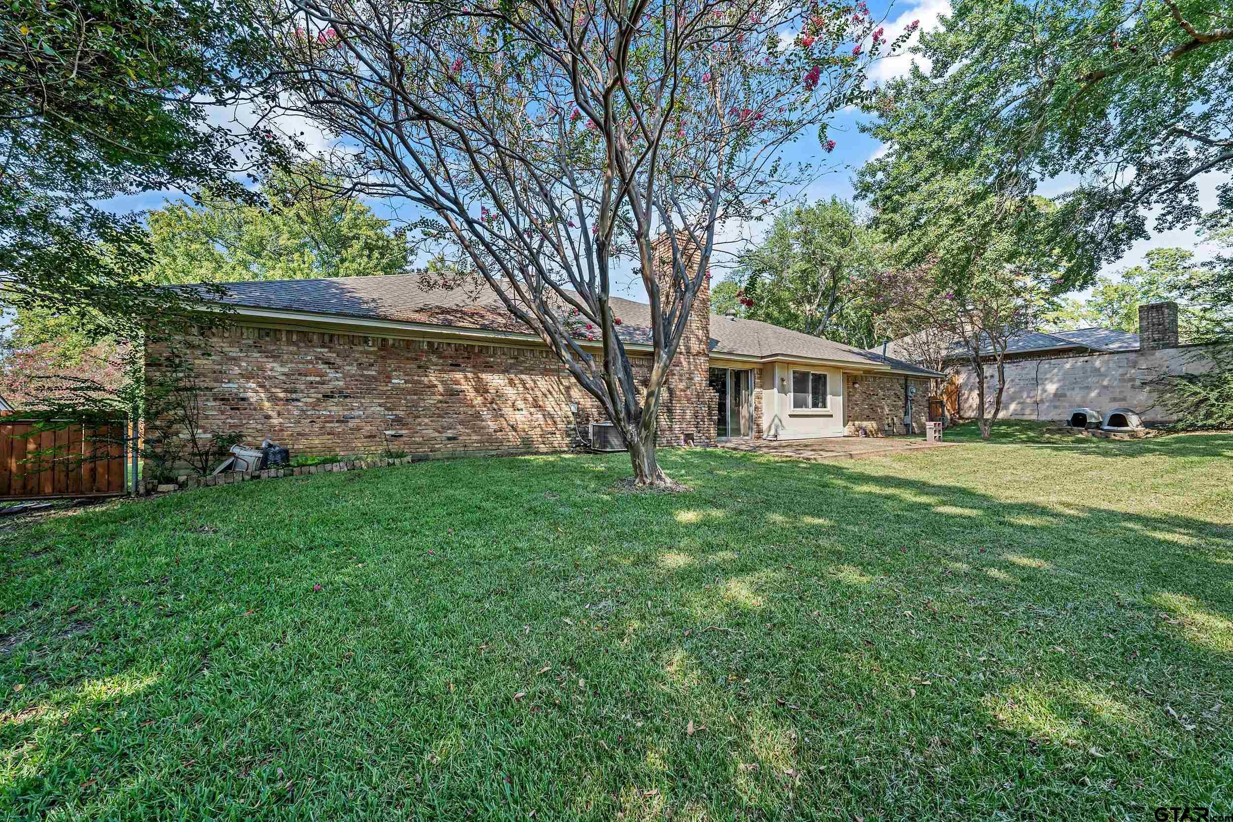 812 Meadow Creek Dr