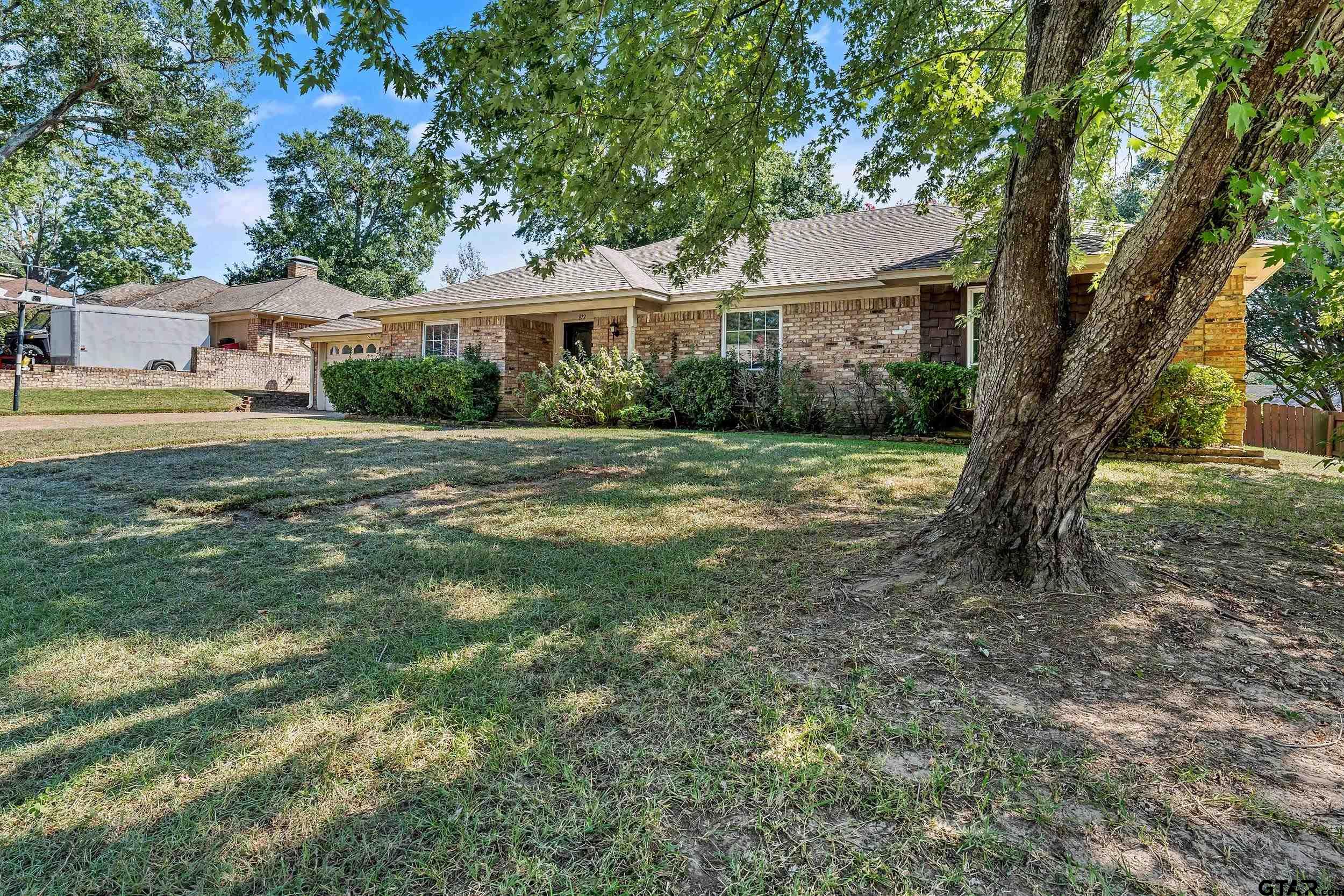 812 Meadow Creek Dr