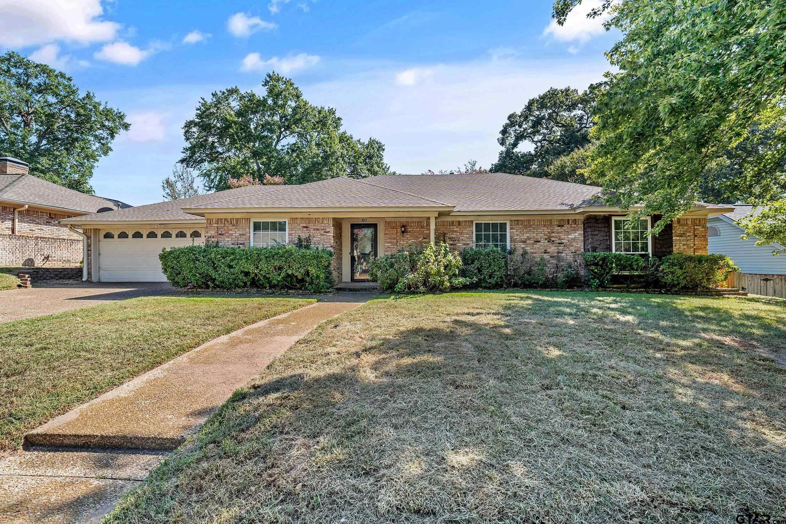 812 Meadow Creek Dr