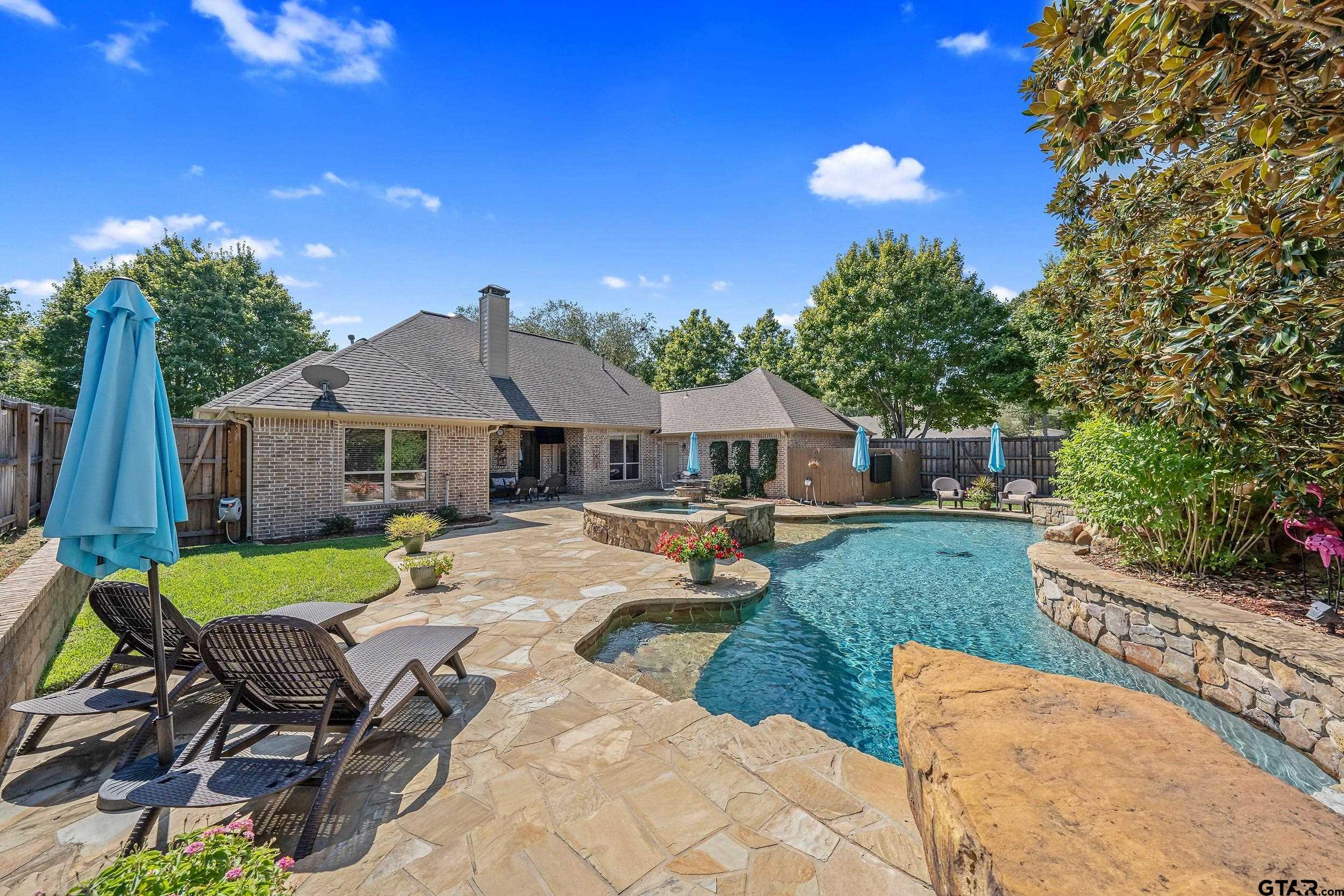 812 Cambridge Bend
