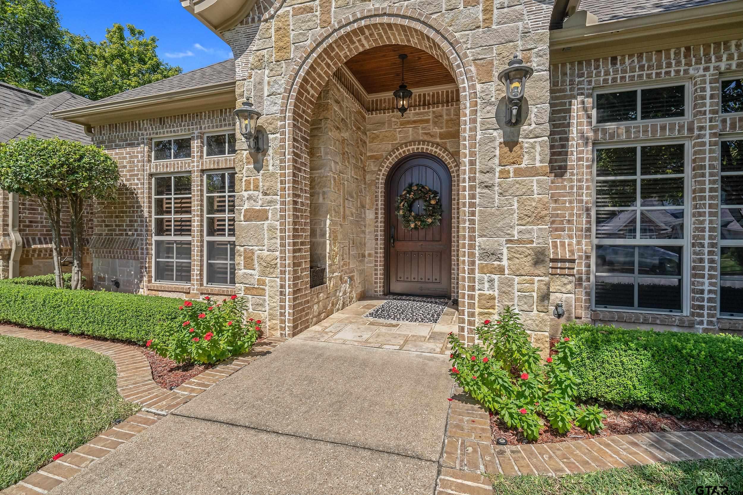 812 Cambridge Bend
