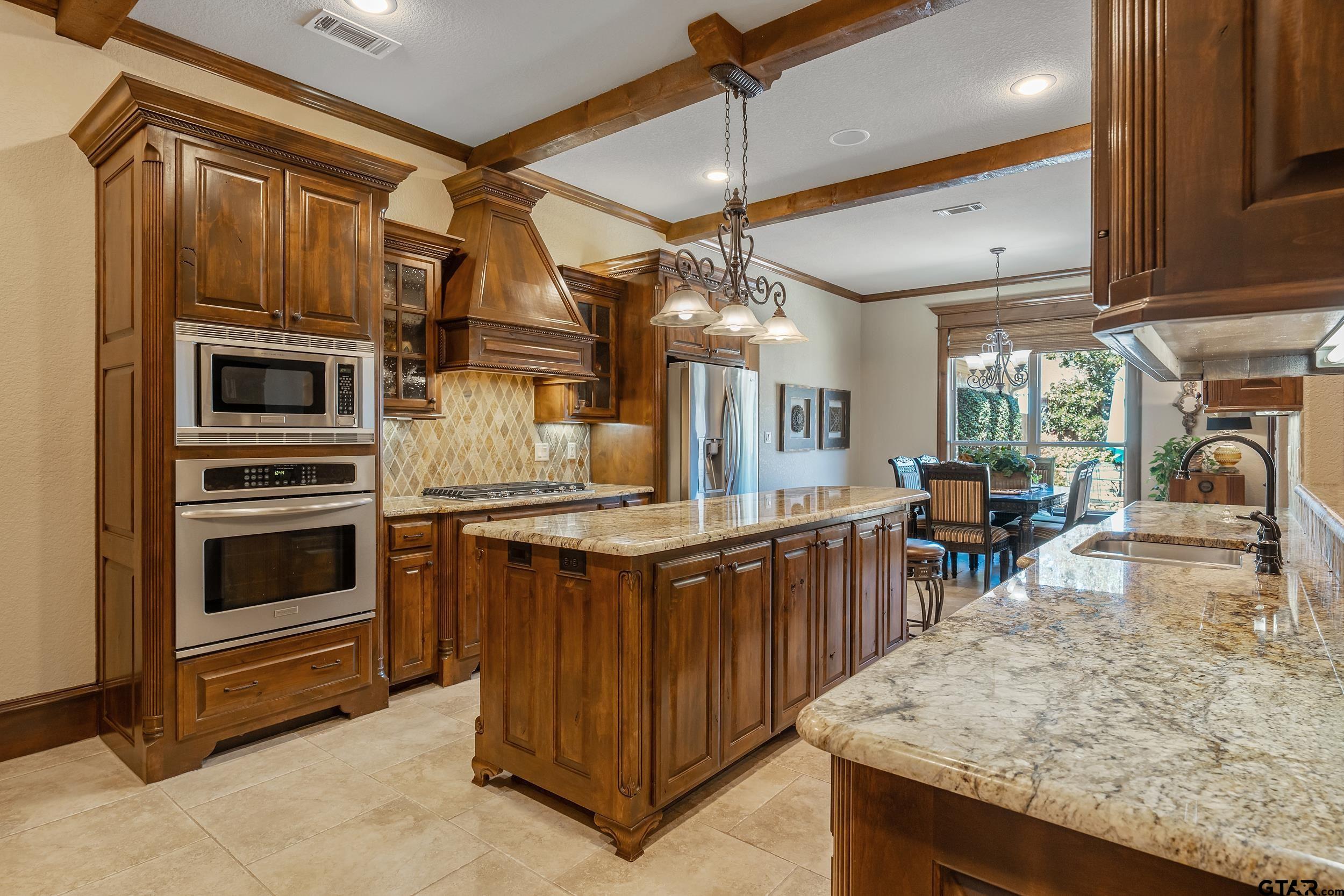 812 Cambridge Bend