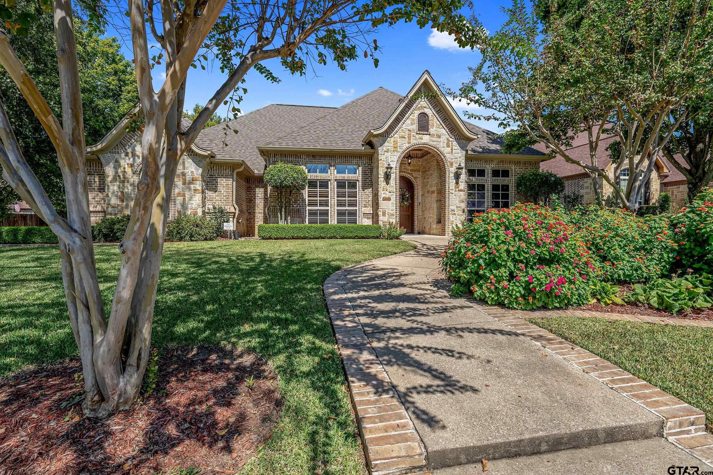 812 Cambridge Bend