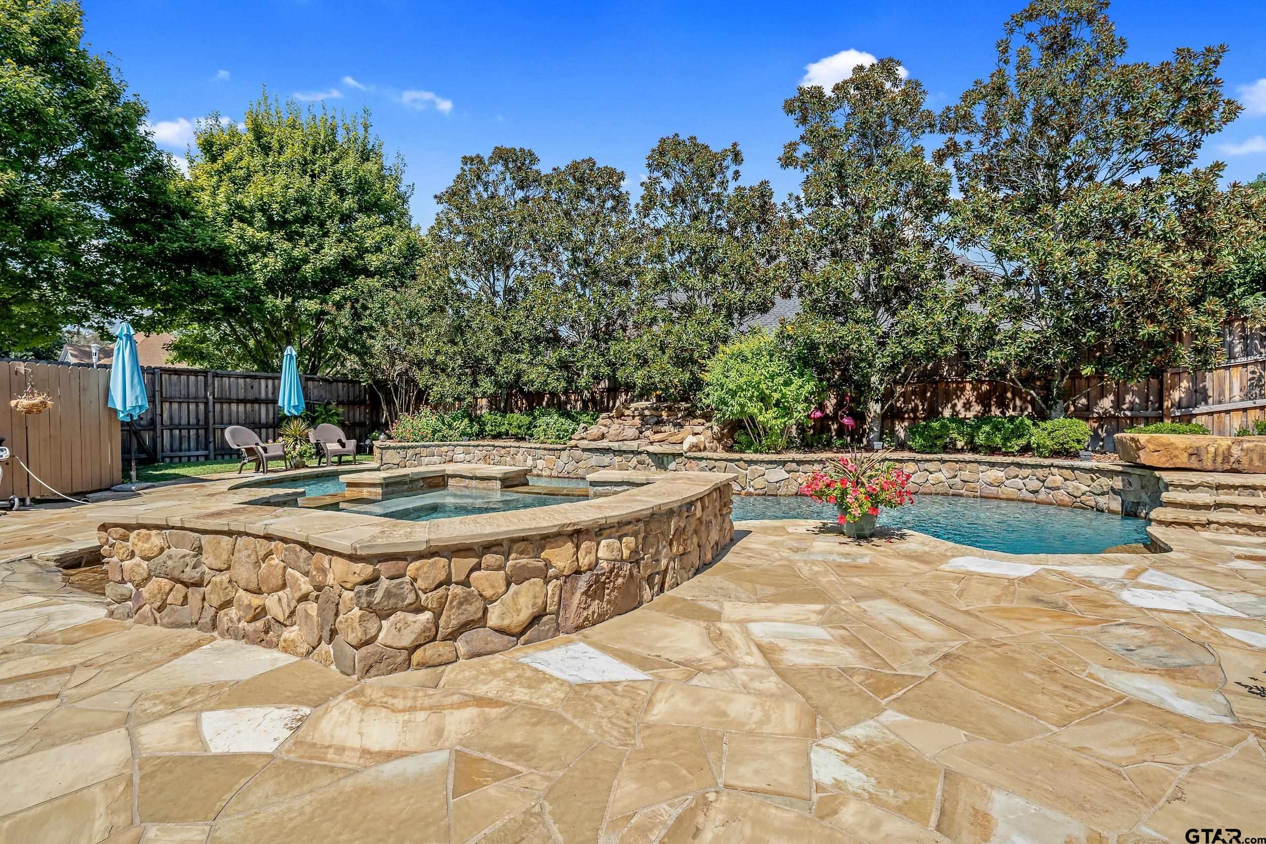 812 Cambridge Bend