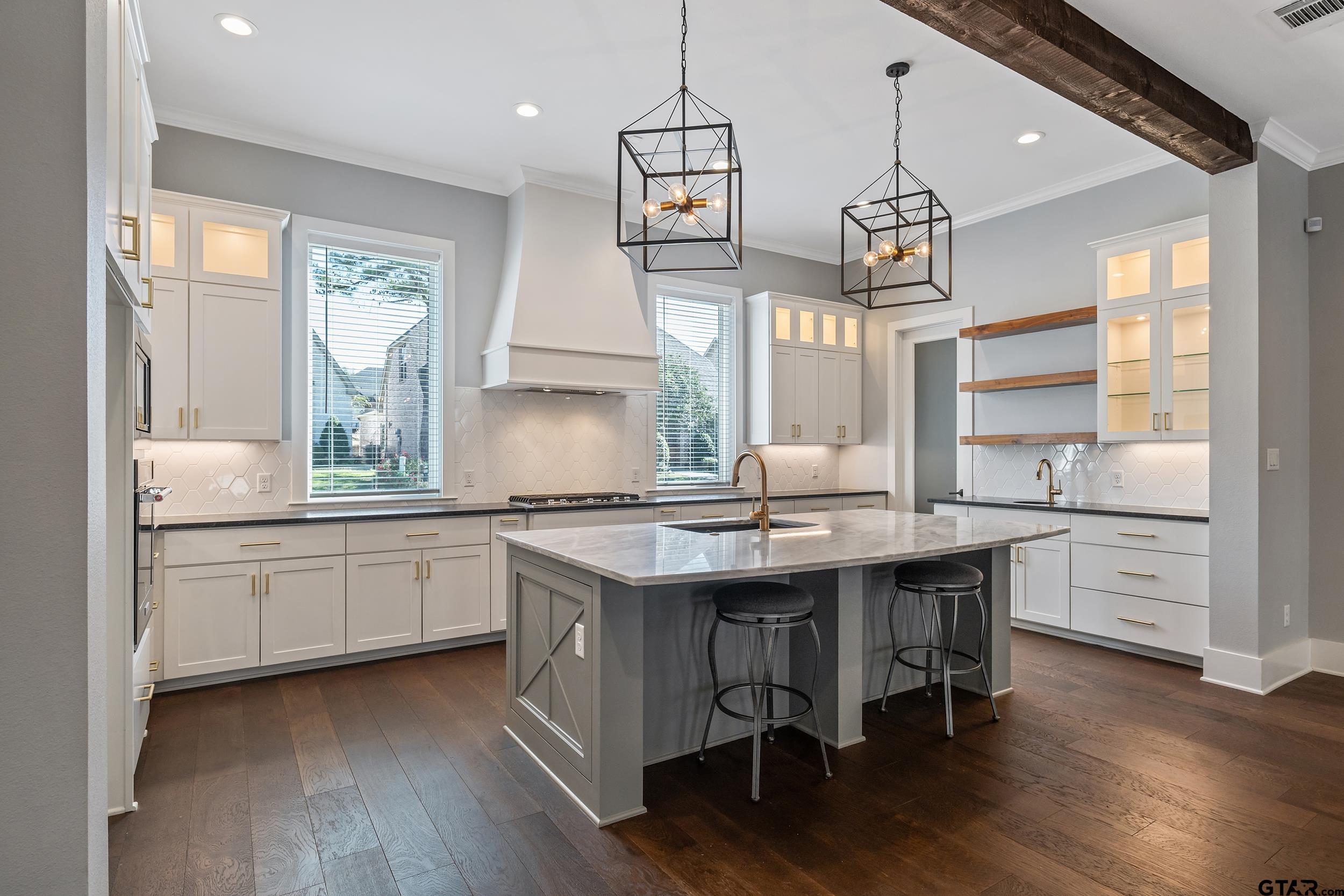 7323 Lake Pointe Cv