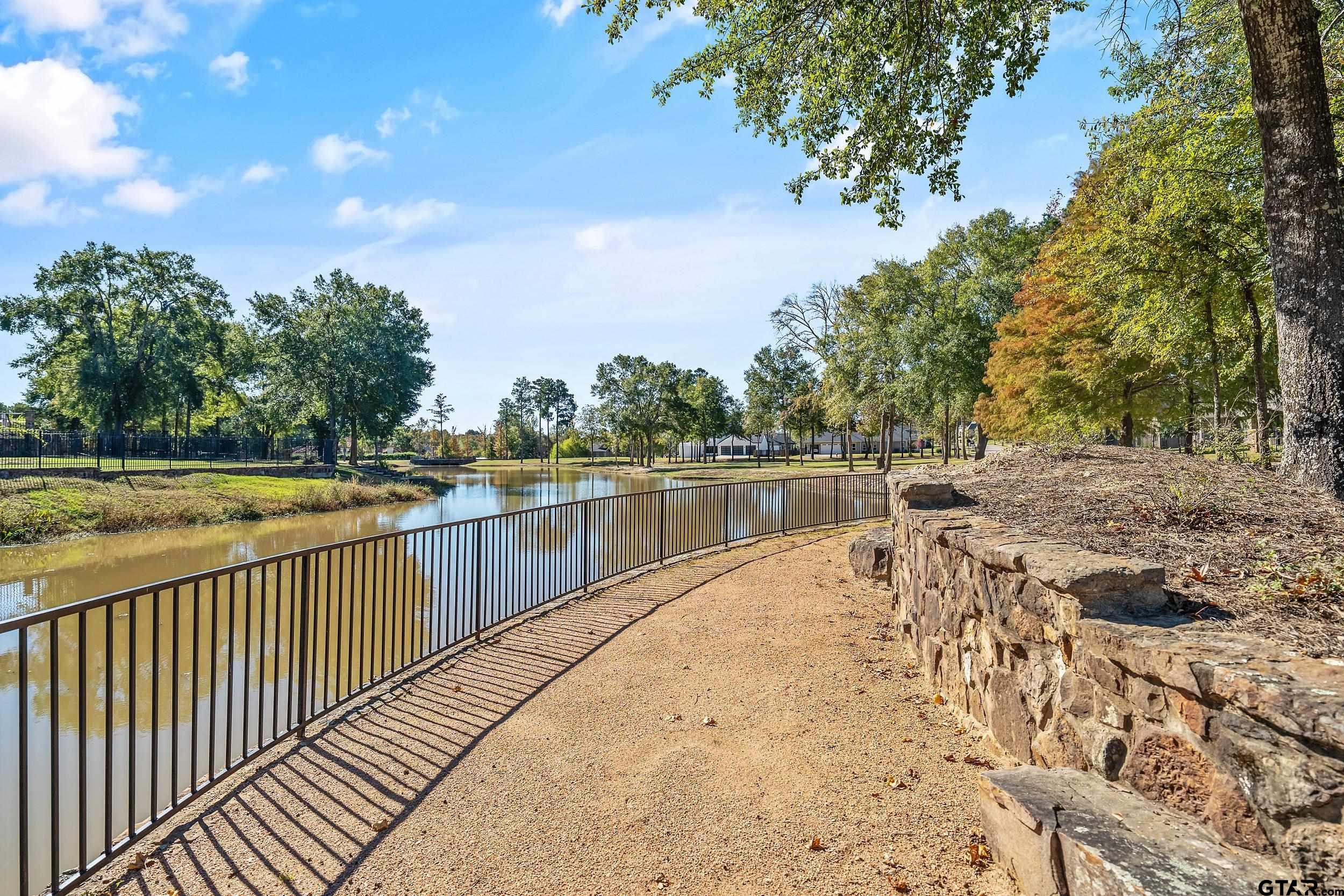 7323 Lake Pointe Cv