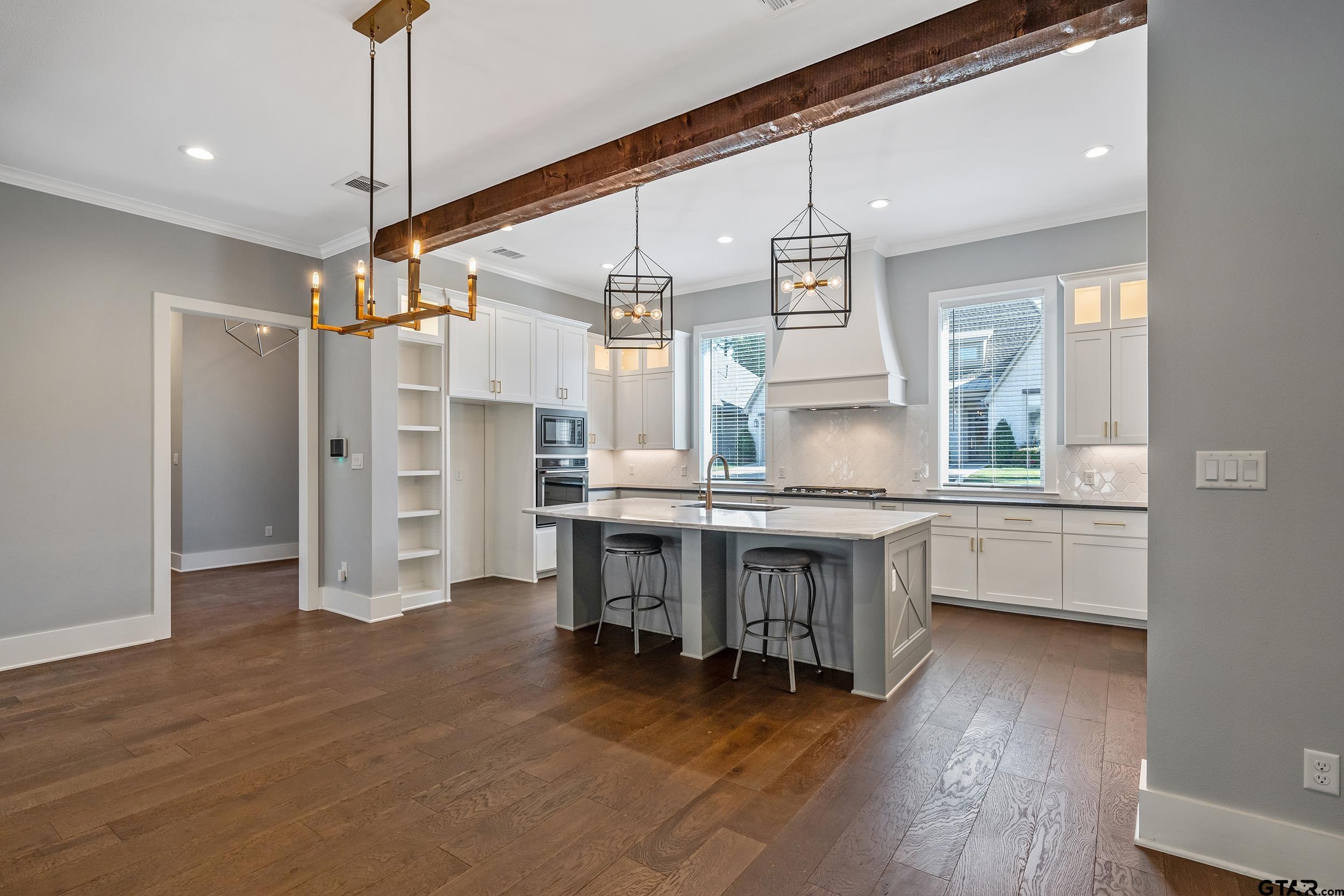 7323 Lake Pointe Cv