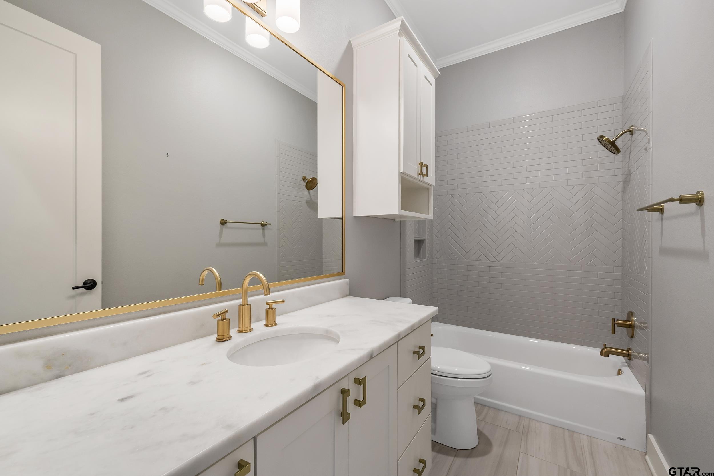 7323 Lake Pointe Cv