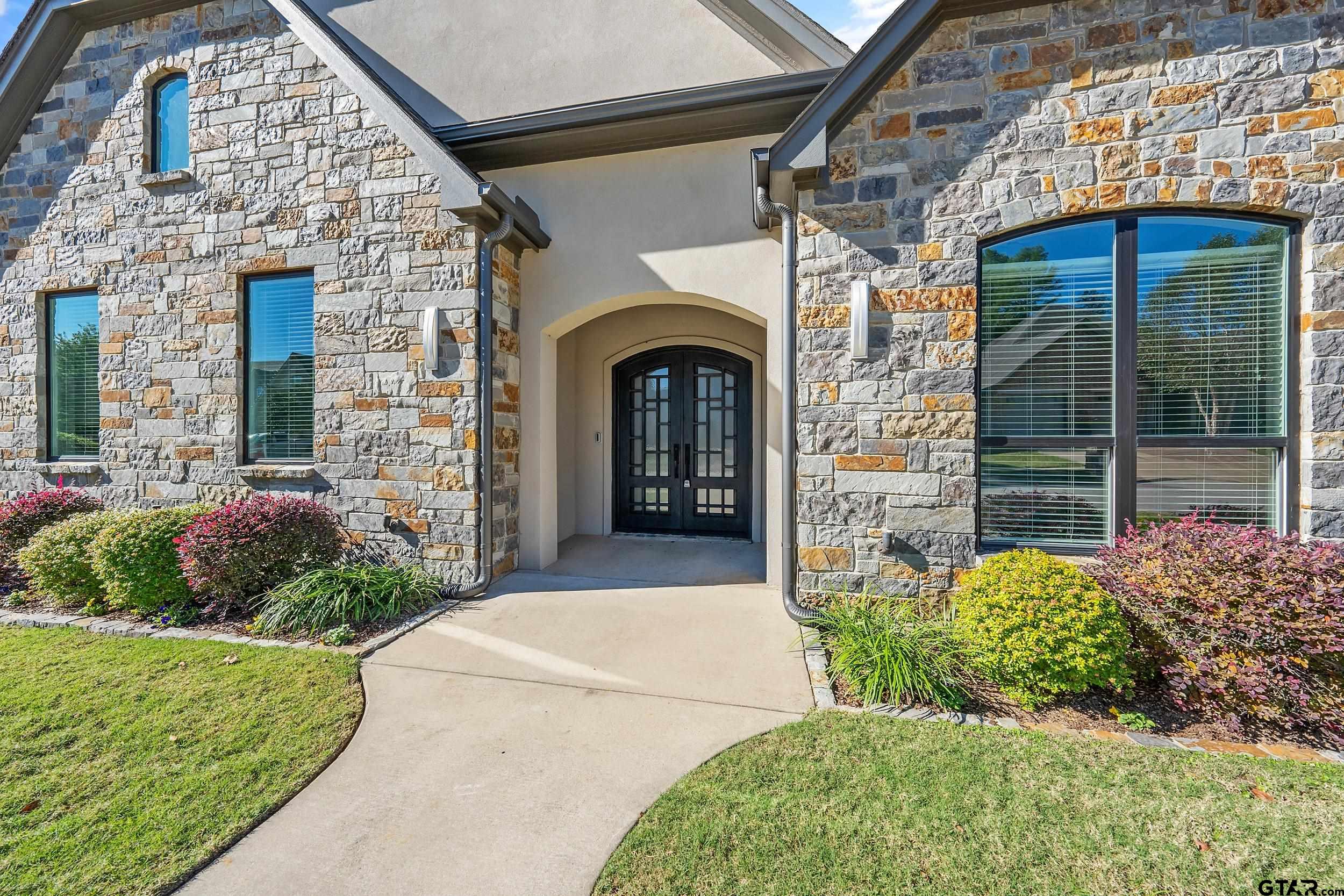 7323 Lake Pointe Cv