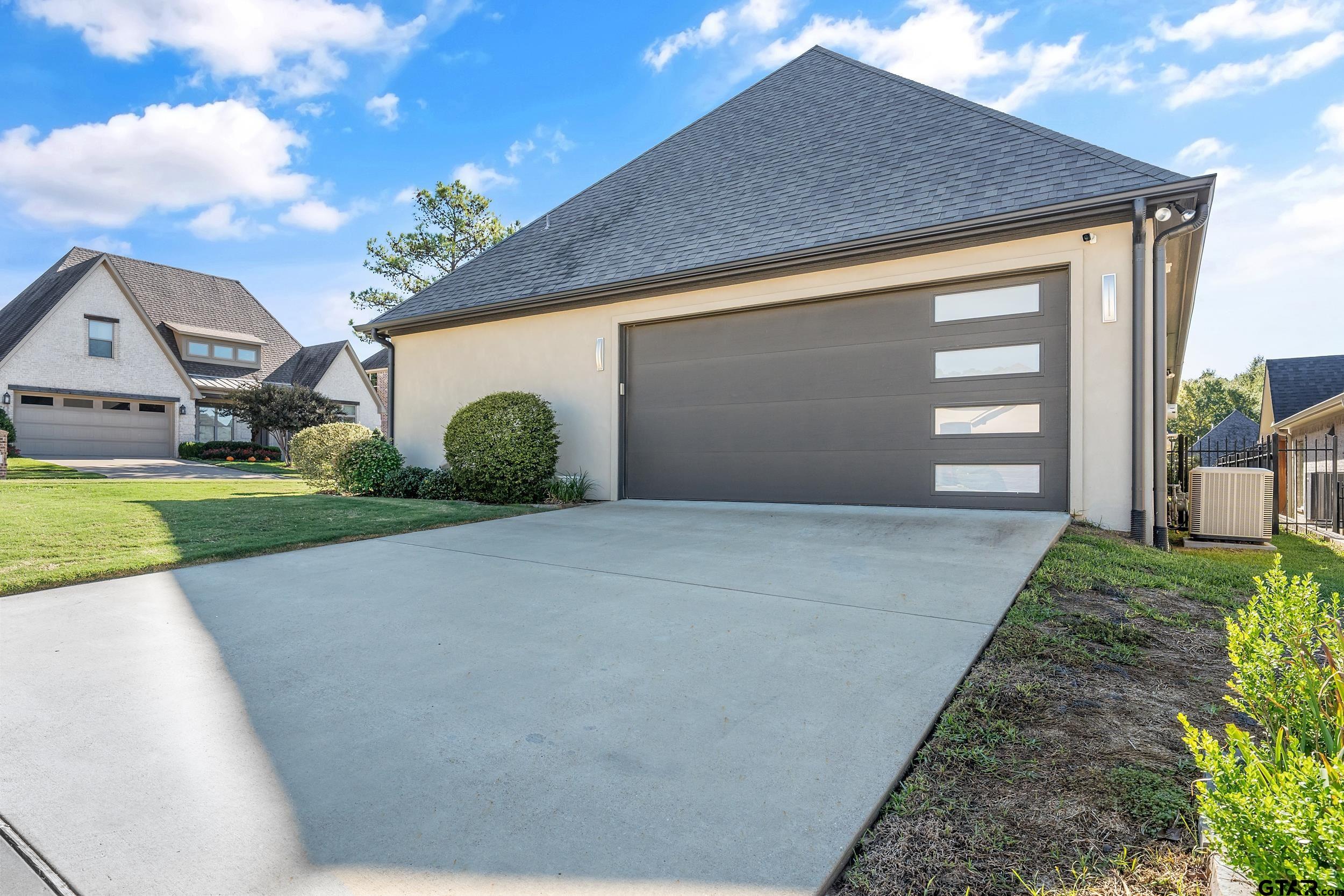 7323 Lake Pointe Cv
