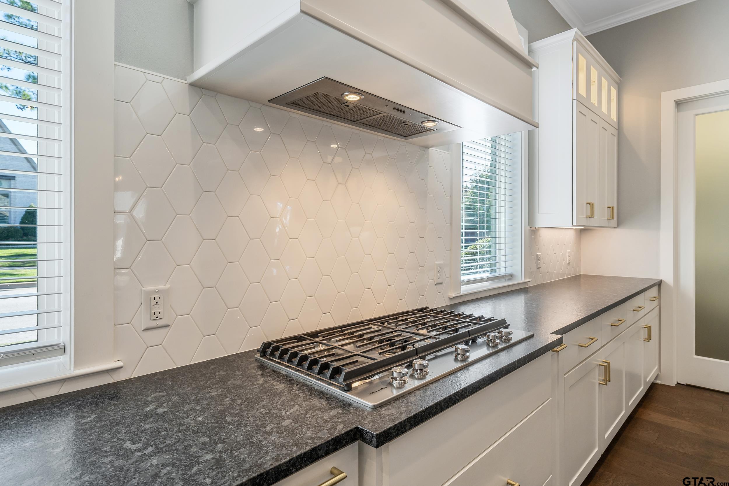 7323 Lake Pointe Cv