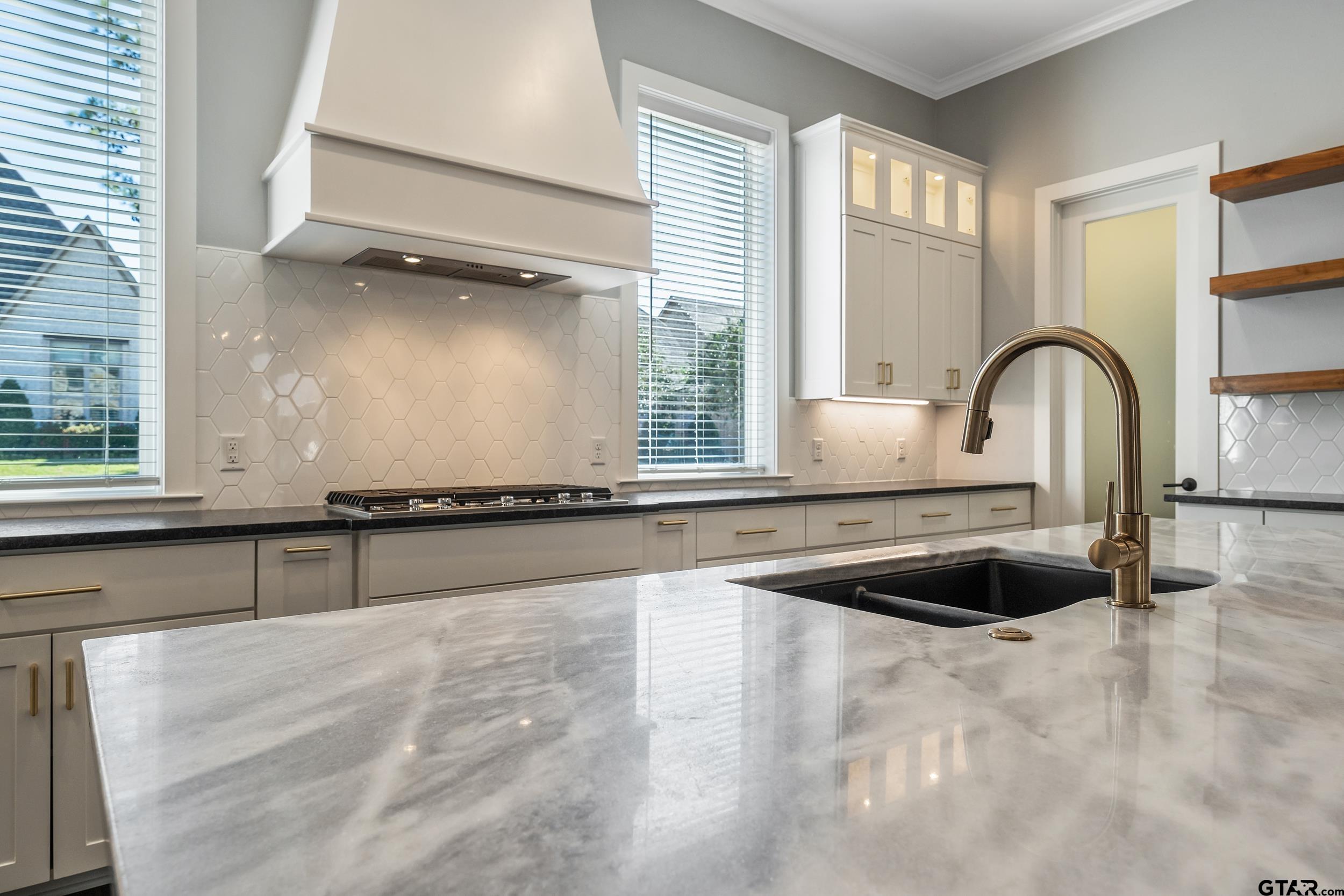 7323 Lake Pointe Cv