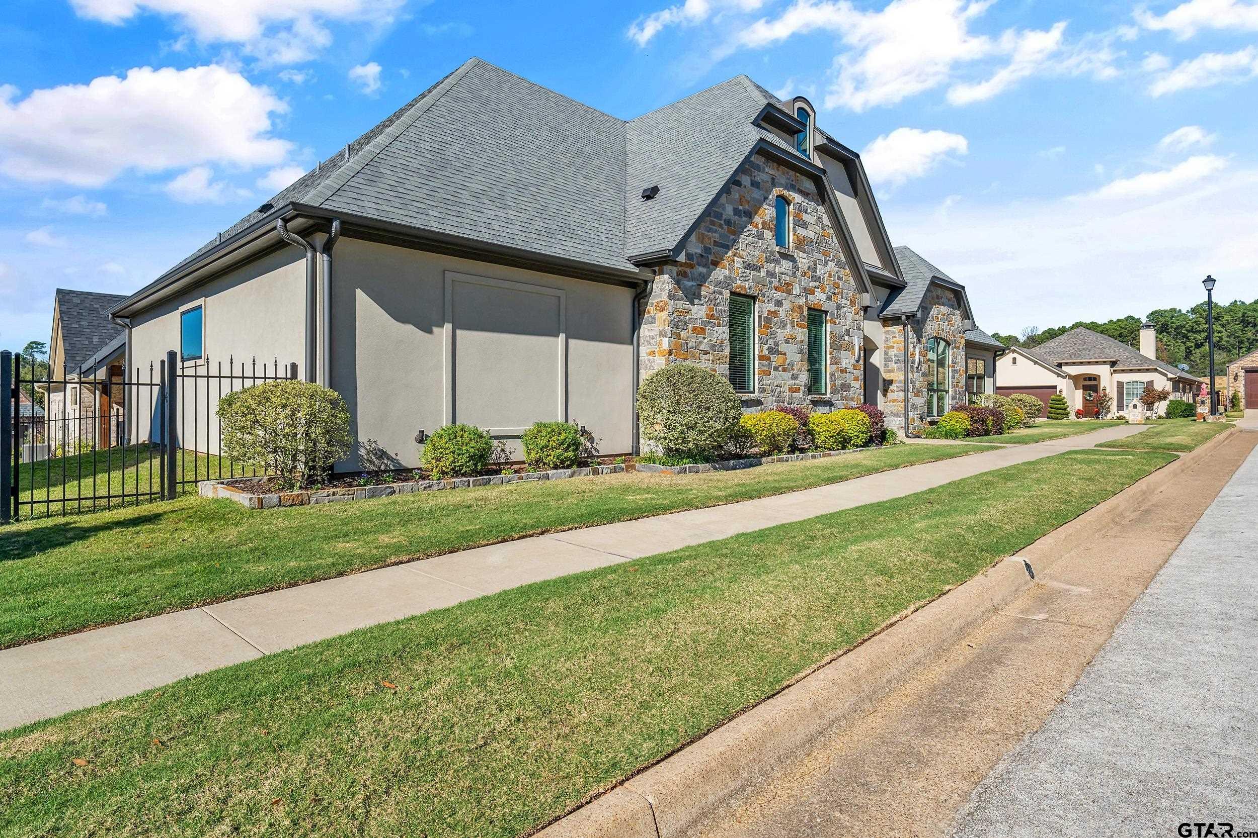 7323 Lake Pointe Cv