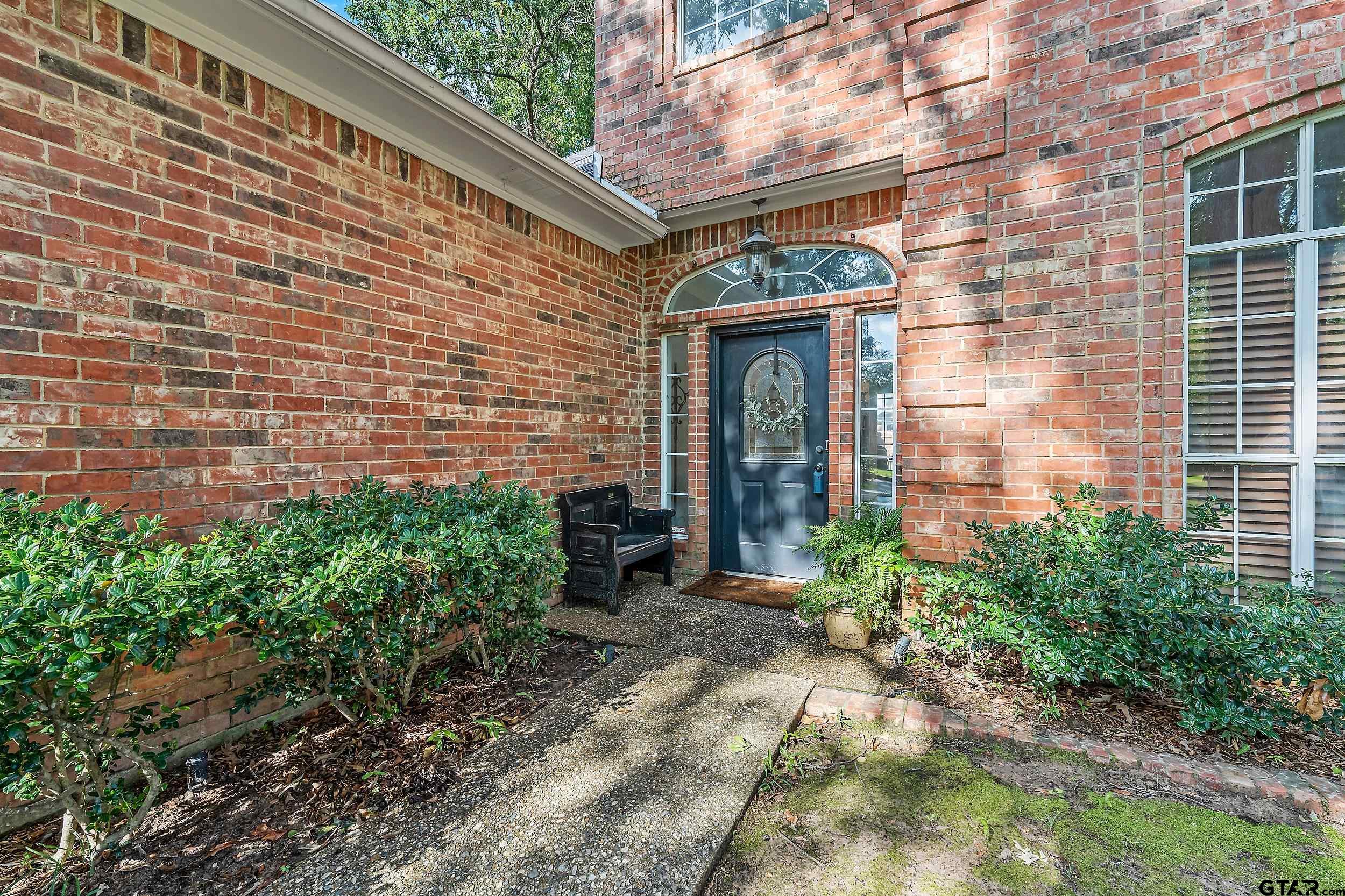 4914 Barclay Dr