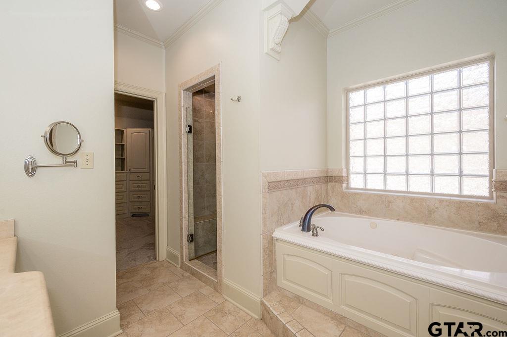 1203 Ashwood Dr