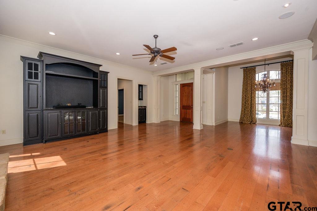 1203 Ashwood Dr