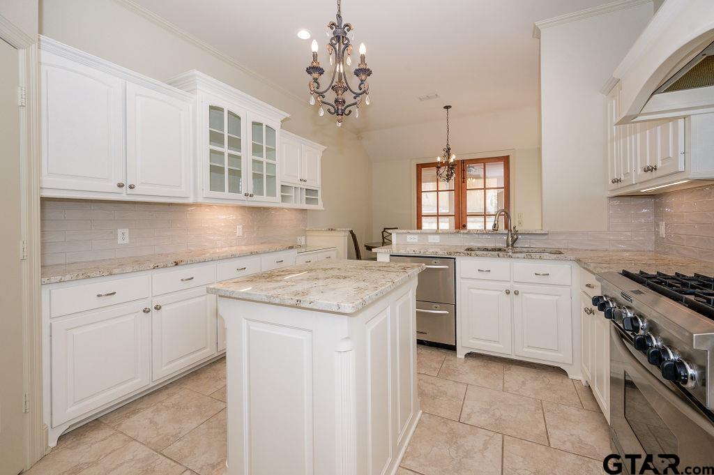 1203 Ashwood Dr