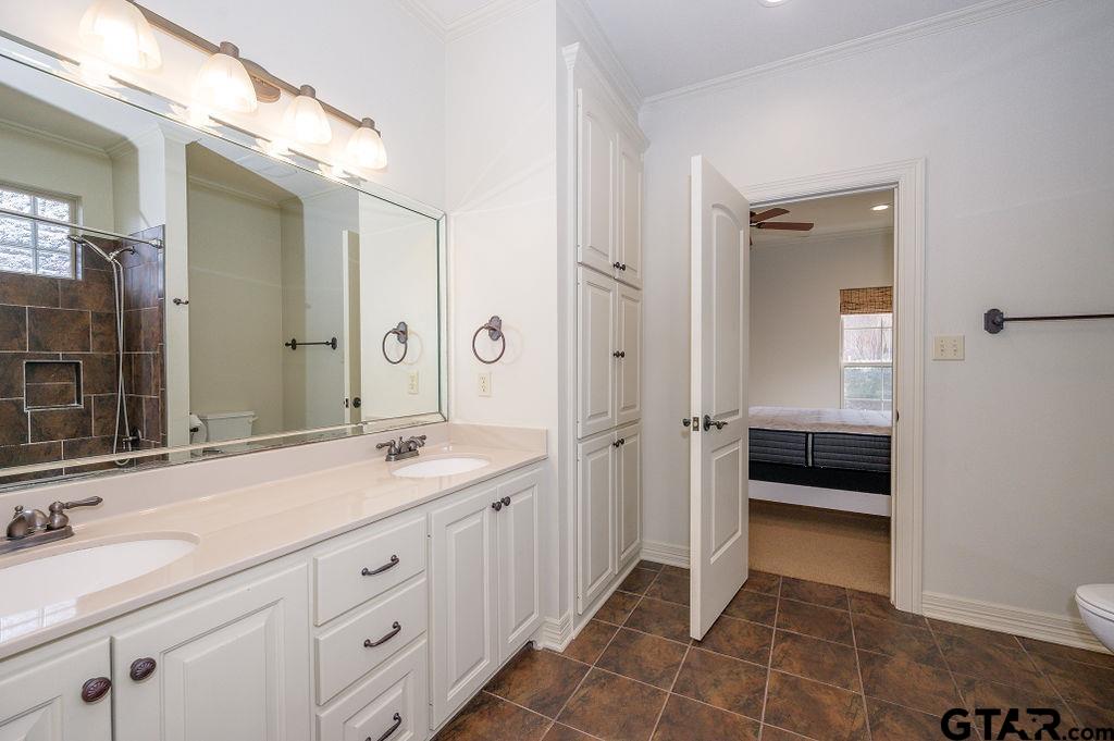 1203 Ashwood Dr